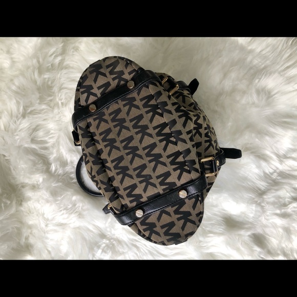 {SOLD} Micheal Kors Satchel handbag Large - Picture 6 of 6